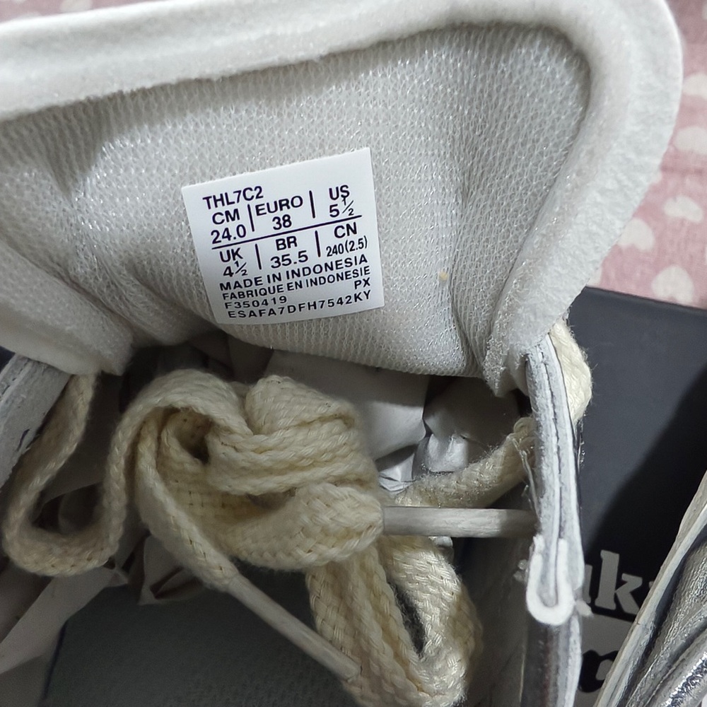 Onitsuka Tiger Metallic Silver & Cream Kids Sneakers - Picture 12 of 13